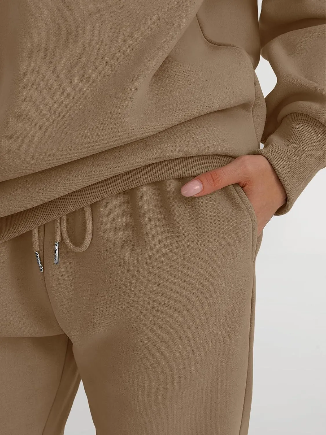 Trendy Queen Sweatsuits Women 2 Piece Outfits Two Piece Crewneck Sweatshirts Sets Lounge Fall Sweatpants 2025 Tracksuits