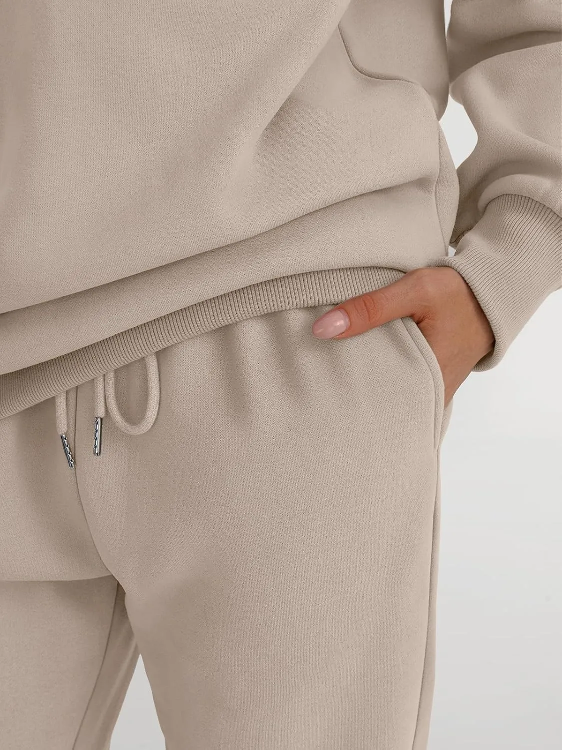 Trendy Queen Sweatsuits Women 2 Piece Outfits Two Piece Crewneck Sweatshirts Sets Lounge Fall Sweatpants 2025 Tracksuits
