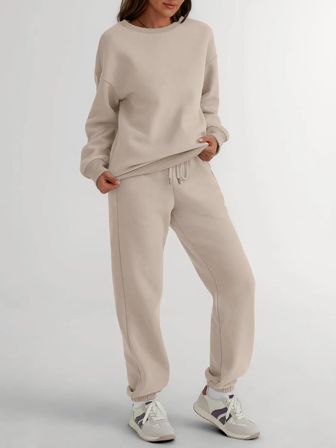 Trendy Queen Sweatsuits Women 2 Piece Outfits Two Piece Crewneck Sweatshirts Sets Lounge Fall Sweatpants 2025 Tracksuits